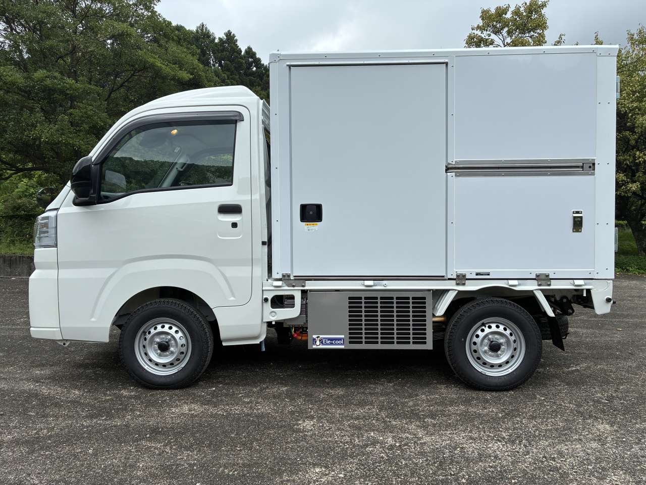 電気冷凍車　２０２６年式　ダイハツ　ハイゼット　３BDーS500P　CVT 　2WD  　   中温 -5℃～+20℃　未使用車 　１００Vスタンバイ付　片側ワンタッチ式スライドドア（日本トレクス製）省力パック付